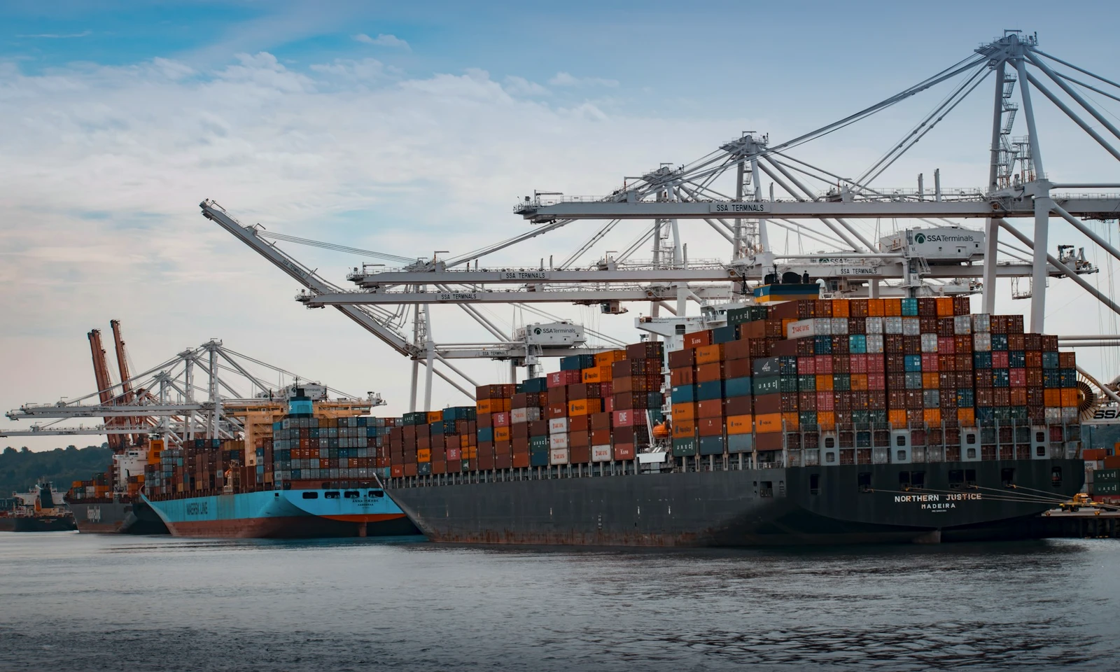 Tàu container vận tải biển quốc tế của Công ty TNHH Logistics GT